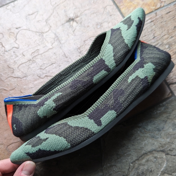 exc ROTHY'S olive green camo point flats 8.5 - Picture 4 of 7